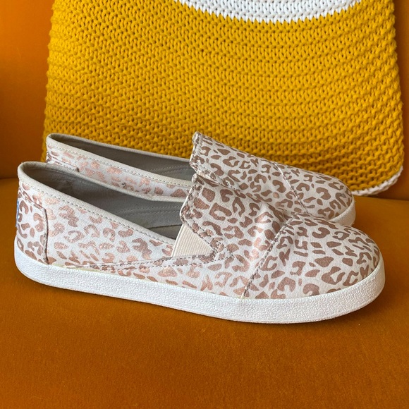 TOMS Gold and Cream Animal Print Alpargata - Size Youth 6/EU 39 - Picture 2 of 5